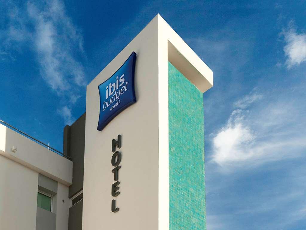 Ibis Budget Remiremont Esterno foto