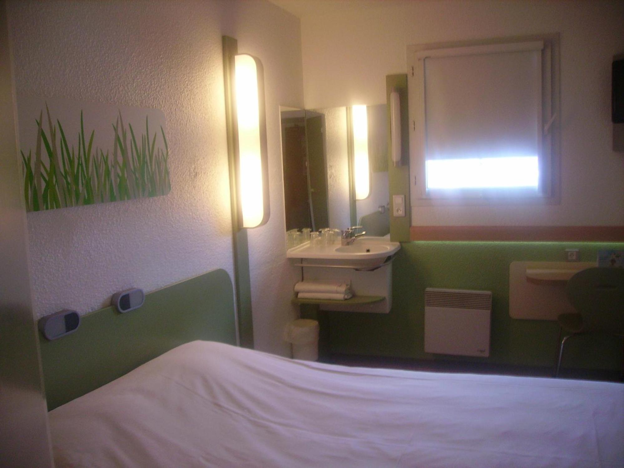 Ibis Budget Remiremont Esterno foto